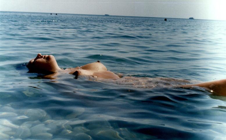 15P Watch a naked chick at the beach tan her hot body
