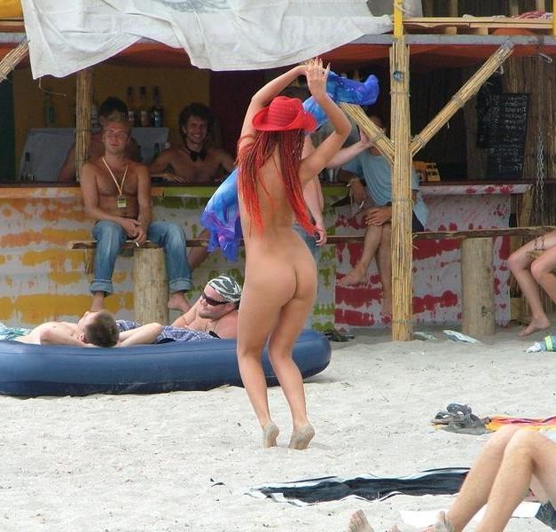 15P Tanning nude hottie exposes her perfect teen body