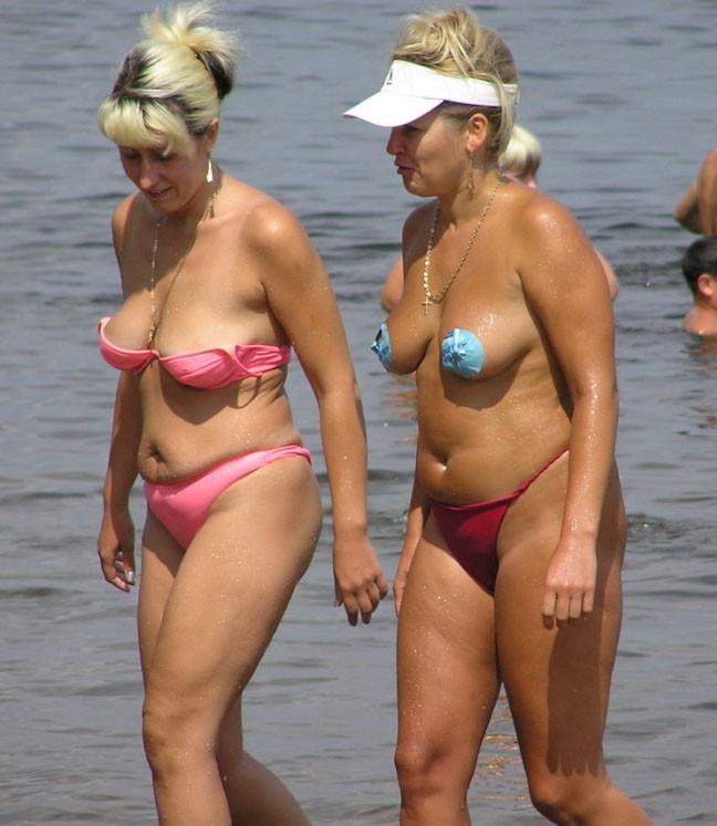 15P Tanning nude hottie exposes her perfect teen body