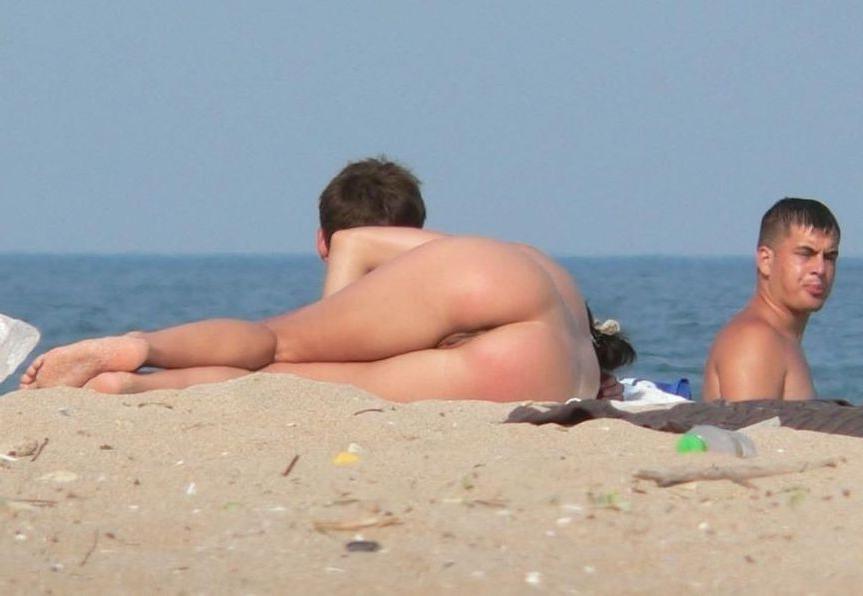 15P Everyone is staring at these gorgeous nudist teens