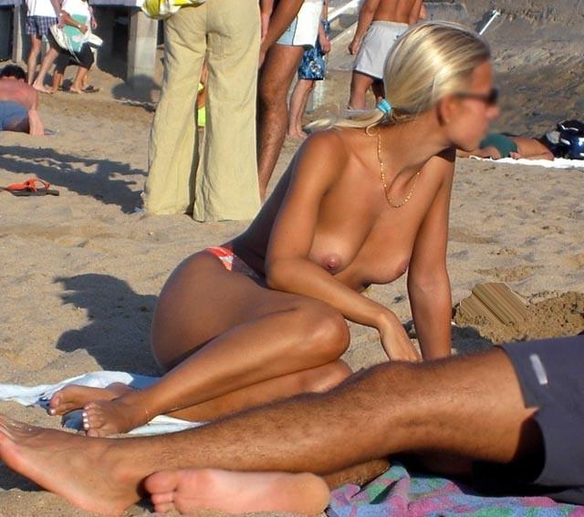 15P You'll love seeing this curvy nudist strip naked