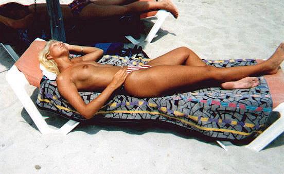 15P You'll love seeing this curvy nudist strip naked