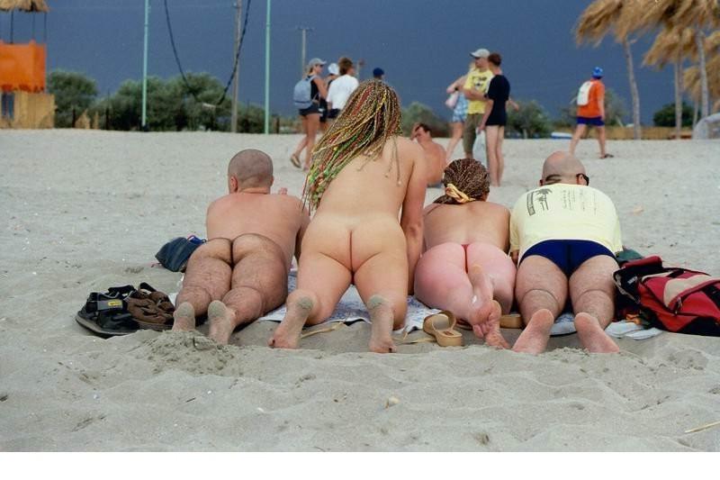 15P Two nudist friends get an even tan at the beach