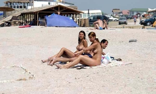 15P Gorgeous nude teen with a nice ass sunbathes