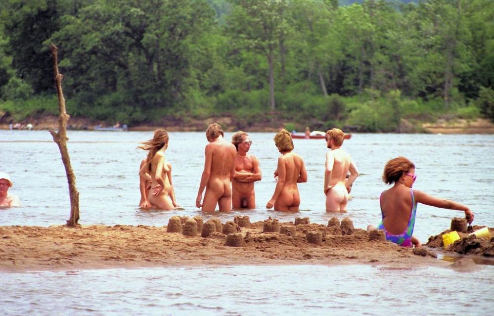 15P Schauen Sie sich ihre Gesichter an, wenn sich diese Teenager nackt ausziehen