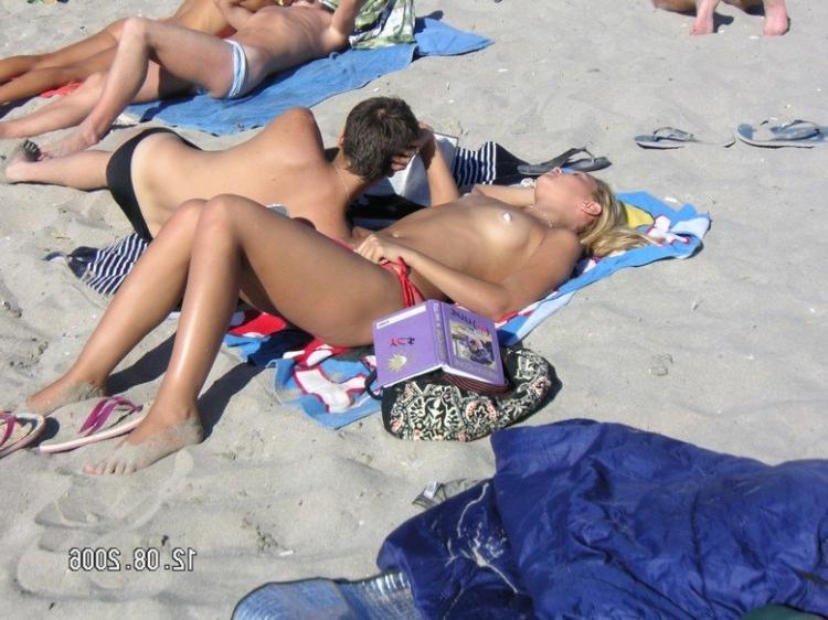 15P Schauen Sie sich ihre Gesichter an, wenn sich diese Teenager nackt ausziehen