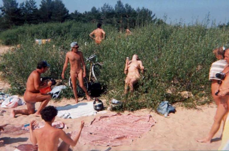 15P Lying out in the hot sun is this nudist's favorite
