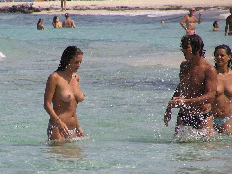 15P Watch the tits in the water from this nudist teen