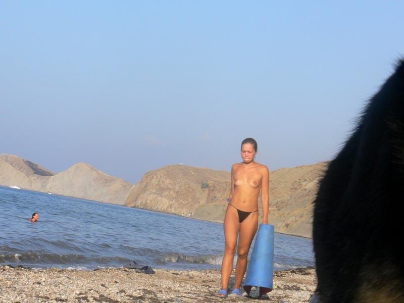 15P You'll love seeing this curvy nudist strip naked