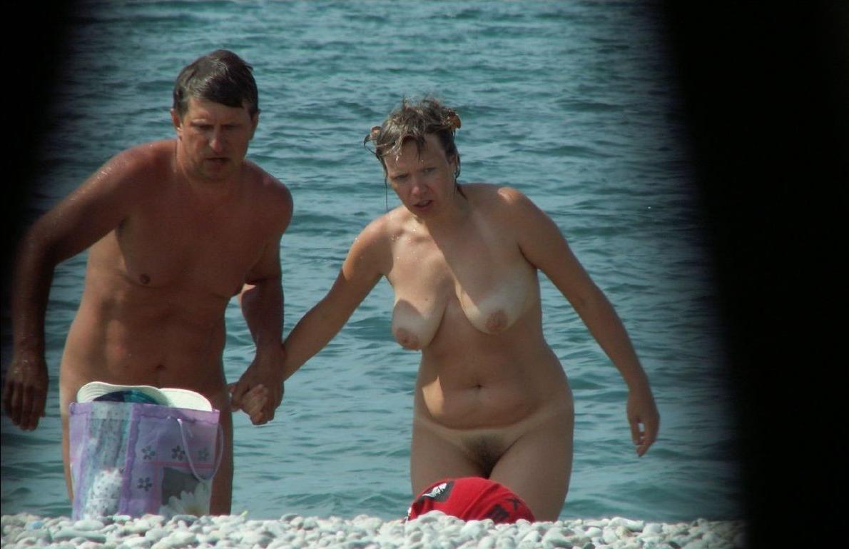 15P You'll love seeing this curvy nudist strip naked