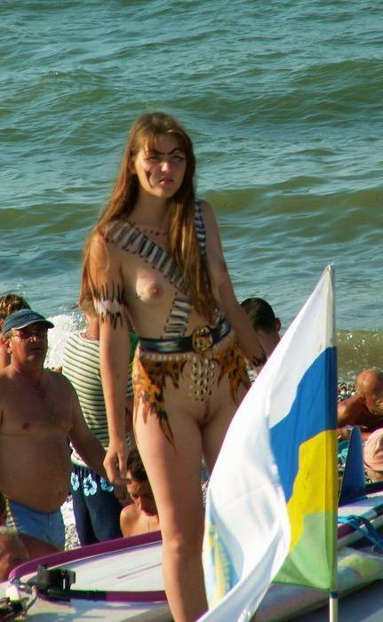 15P You'll love seeing this curvy nudist strip naked