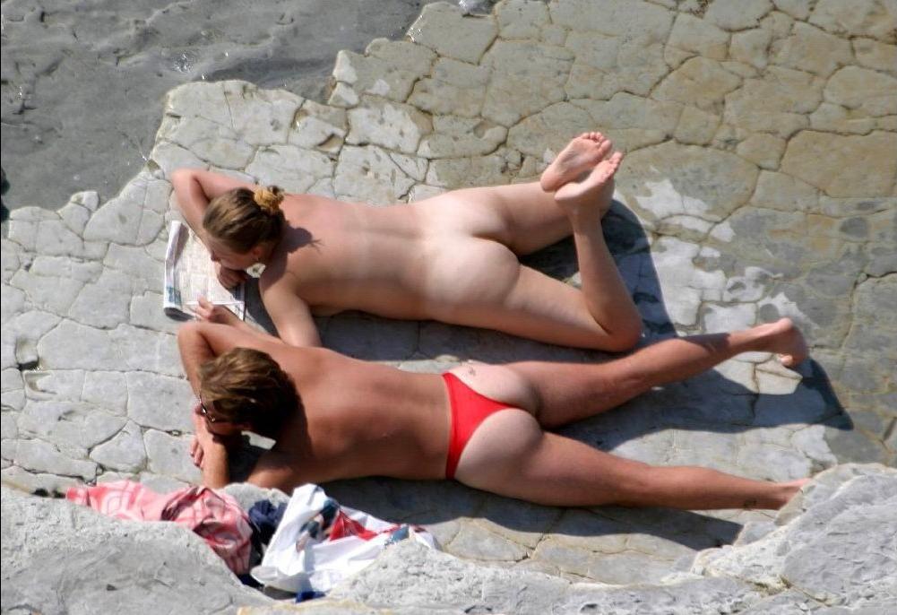 15P Watch a naked chick at the beach tan her hot body