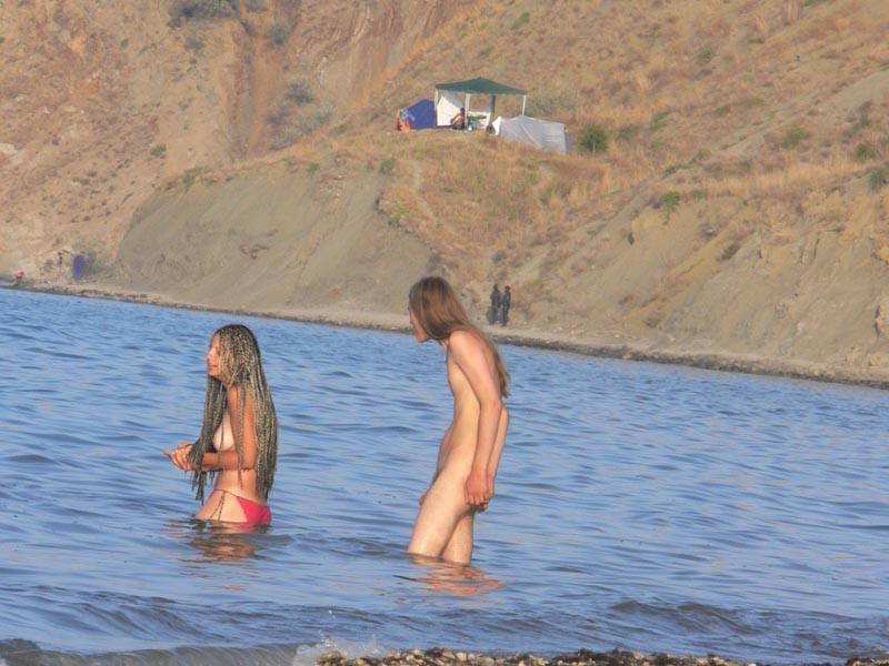 15P Amateur nudist loves feeling the sun on her body