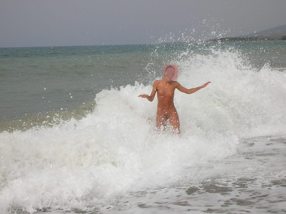 15P Guys can't stop gawking at this amazing nude teen