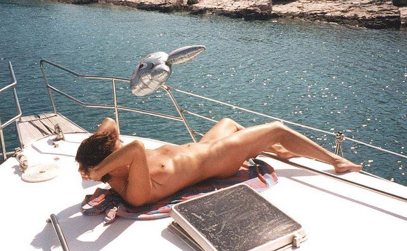 15P The temperature is rising thanks to these nudists