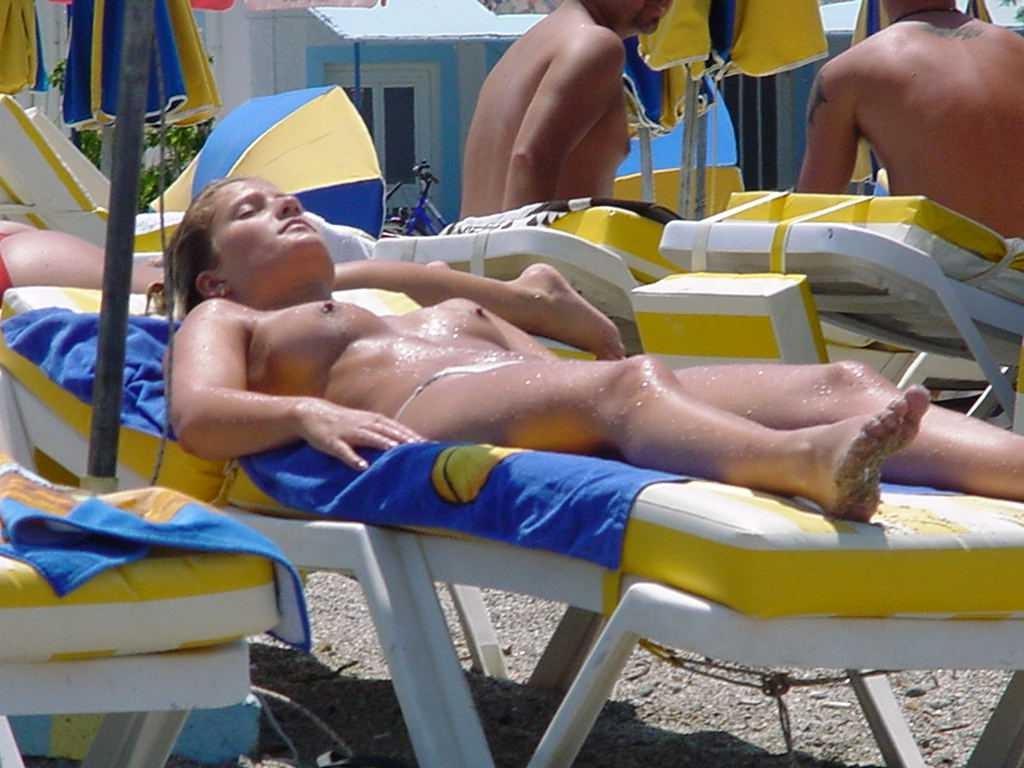 15P Nice rack and curvy ass on display by a nude teen