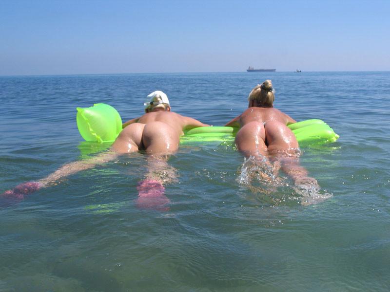 15P Watch this sexy blonde babe lay in the water naked