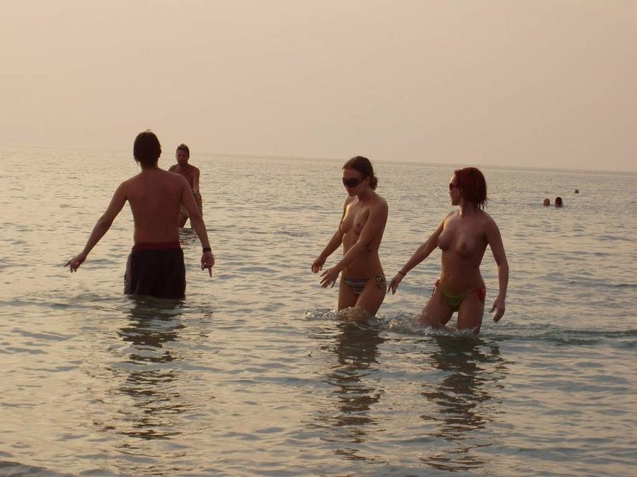 12P Amateur nudists get naked and heat up a public beach