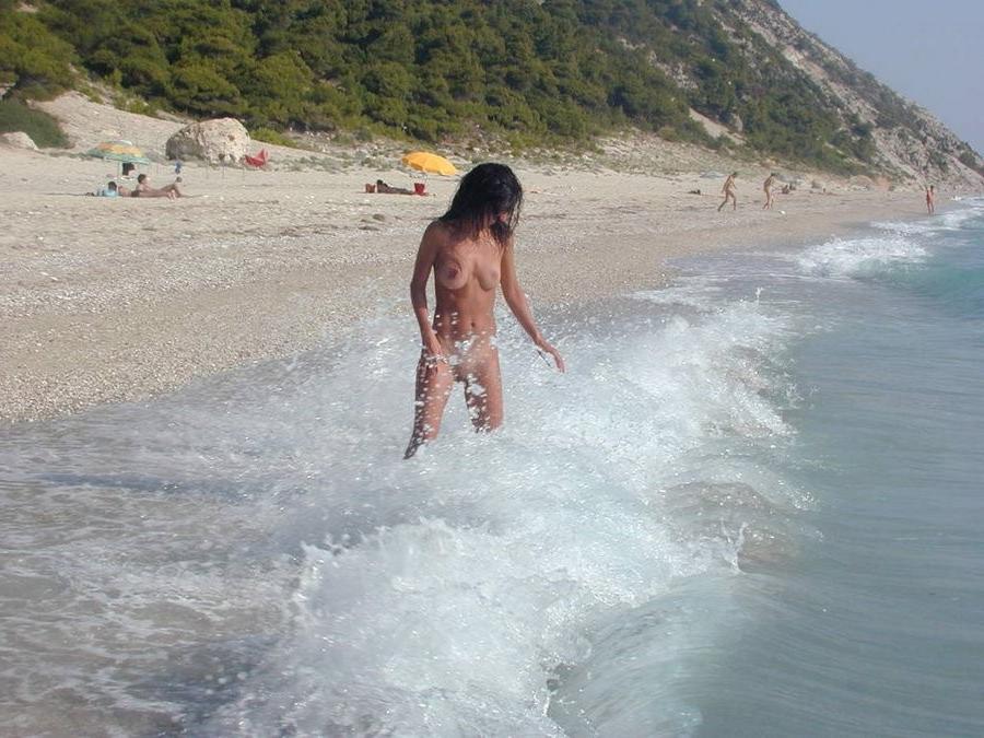 15P Sexy friends give a show with their love of nudism
