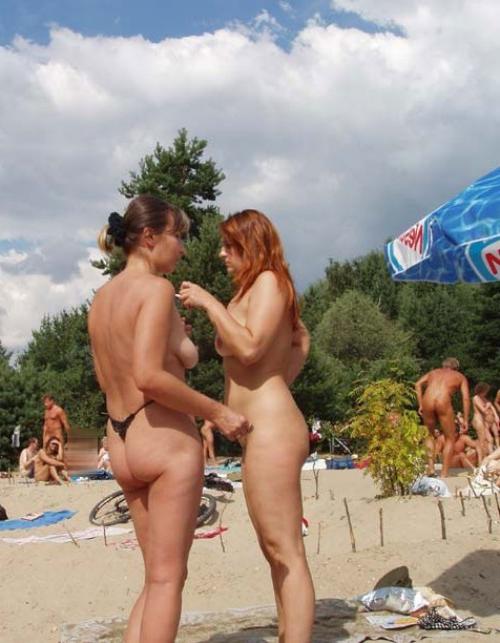 15P Tanning nude hottie exposes her perfect sexy body