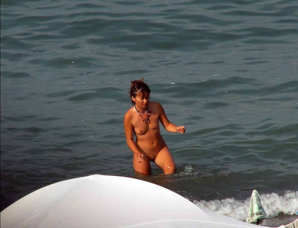 15P Everyone is excited when this nudist girl shows up