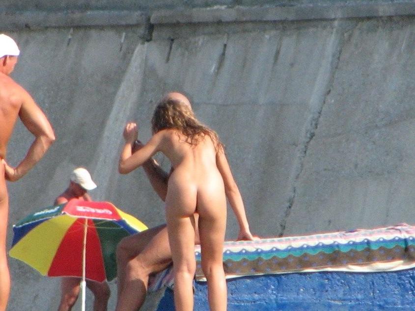 15P Curvaceous nude blonde poses in the warm water