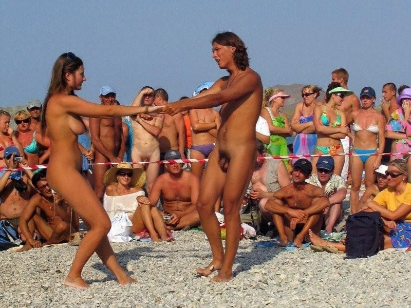15P Blonde and brunette nude girls tanning outdoors