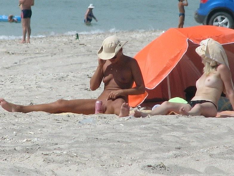 15P Blonde and brunette nude girls tanning outdoors
