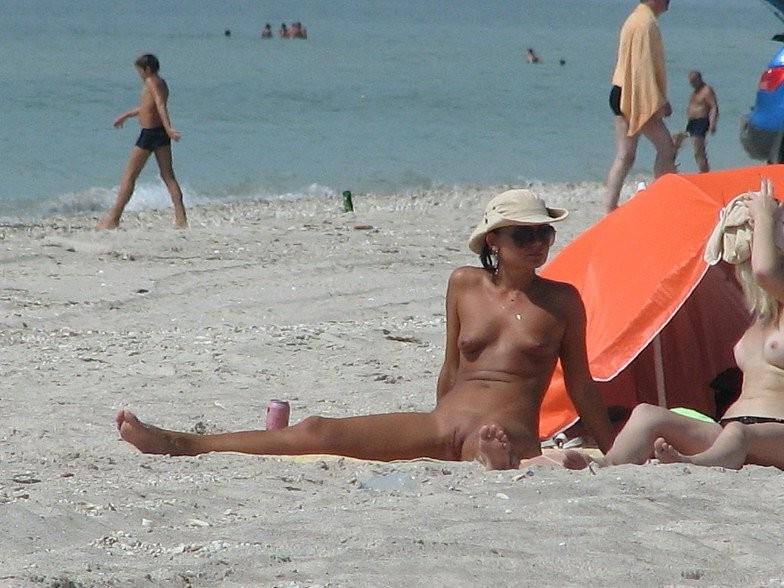 15P Blonde and brunette nude girls tanning outdoors