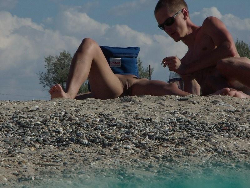 15P Schauen Sie sich die Titten und den Arsch dieses FKK-Teenagers an
