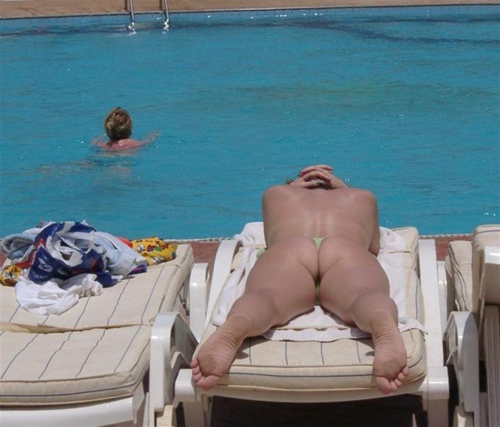 15P The heat doesn't affect this nude sunbathing chick