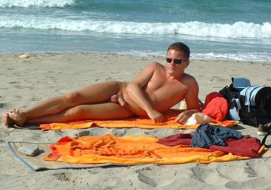 15P The temperature is rising thanks to these nudists