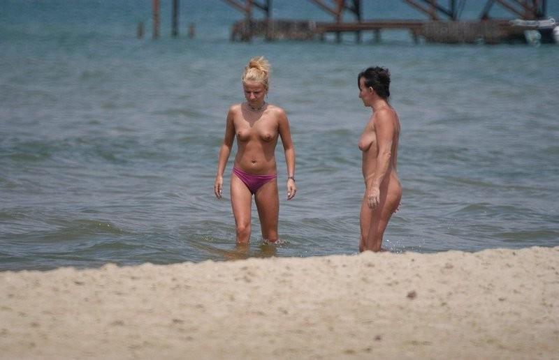 15P Blonde Russian nudist flashes the cameraman