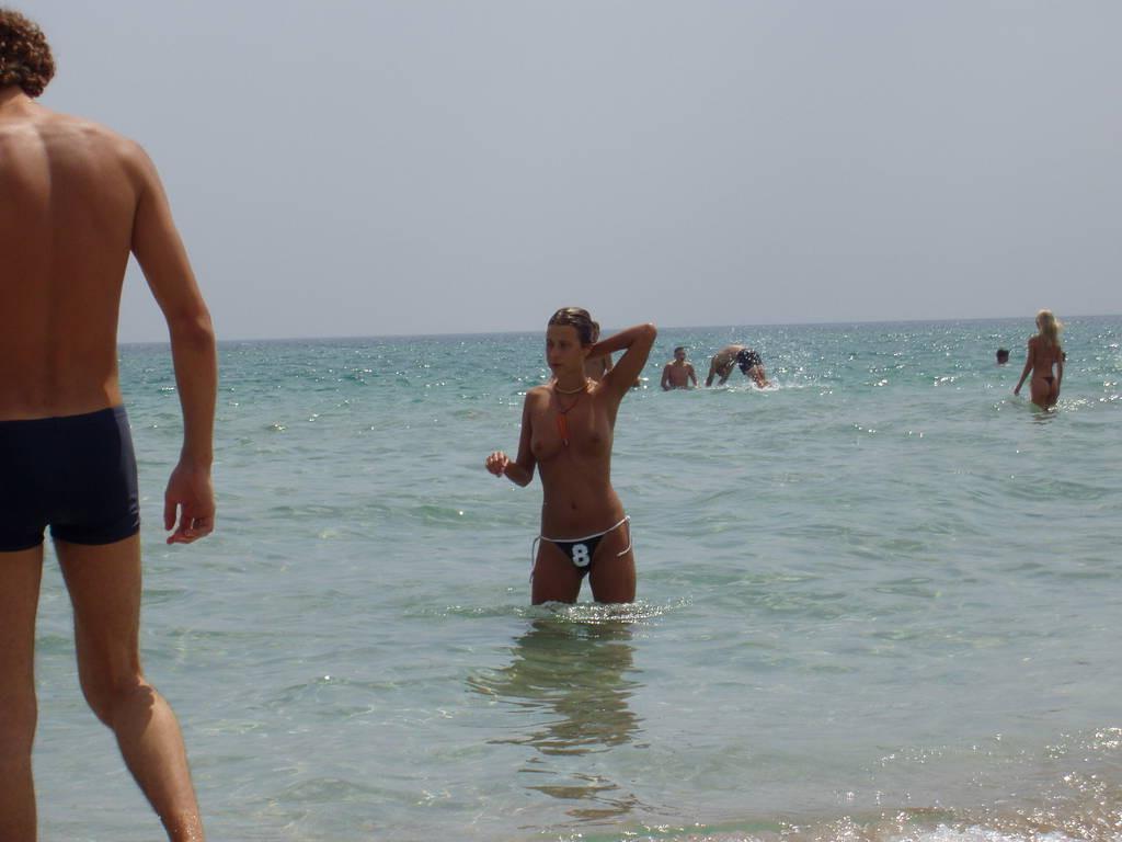 15P Young nudists rub oil on each other's naked bodies
