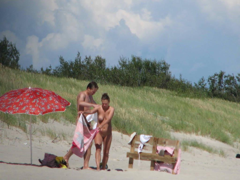 15P Sexy friends give a show with their love of nudism