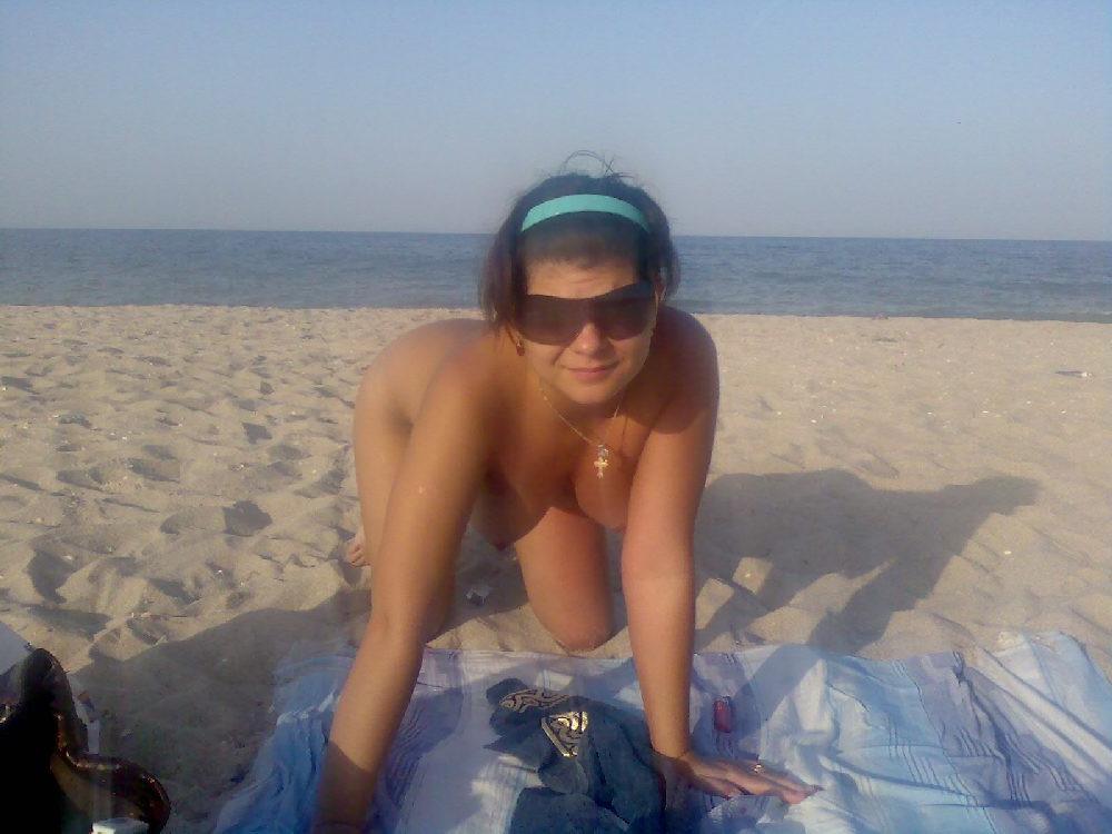 15P Nice rack and curvy ass on display by a nude teen