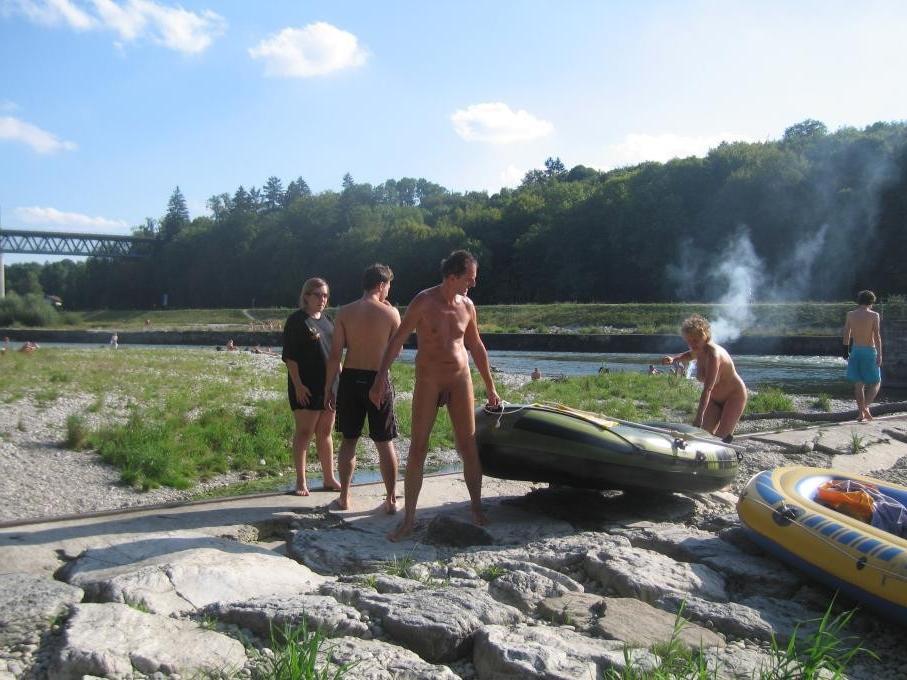 15P Everyone wants to be this gorgeous nudist's friend