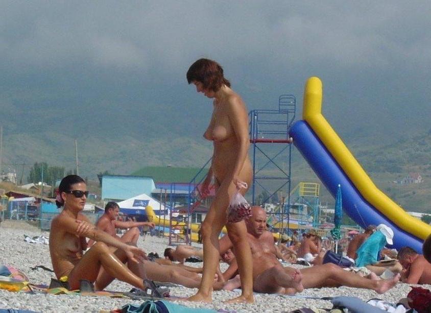 15P Every inch of this gorgeous nudist is on display