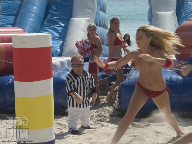 14P Drunk beach babes competing