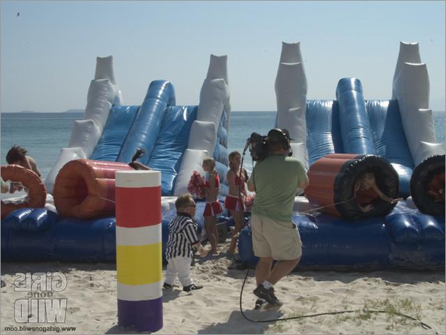 14P Drunk beach babes competing