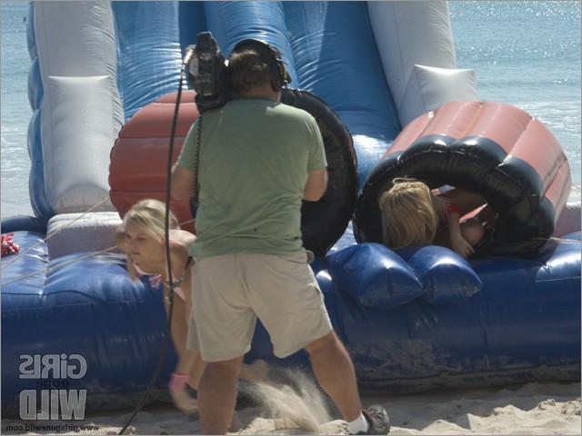 14P Drunk beach babes competing