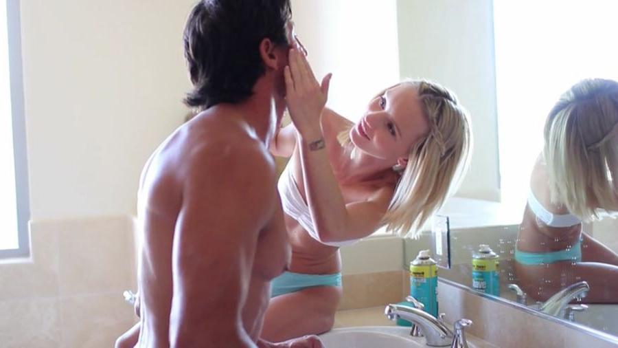 15P Blonde bombshell Sammie Daniels enjoys a stylish pounding