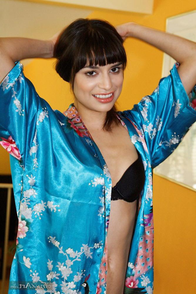 15P Behind the scenes of a porn photoshoot with Carol Luna