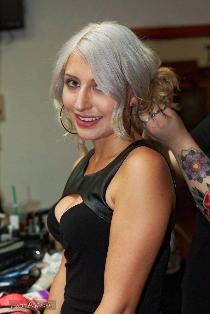15P Hot Xandra Sixx giving us a glimpse behind the scenes