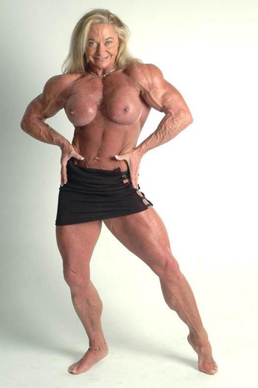 15P female bodybuilders posing and in action