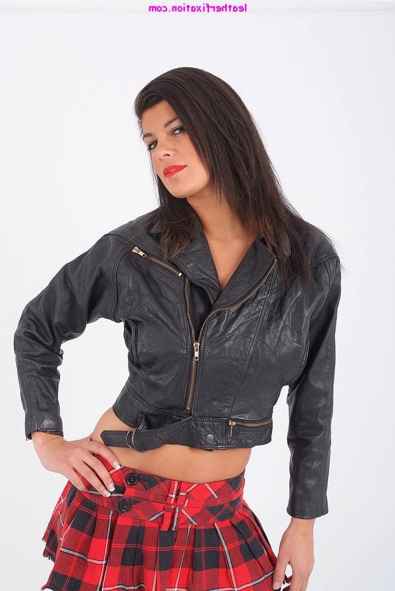 15P Busty schoolgirl looks hot in her leather jacket and stockings