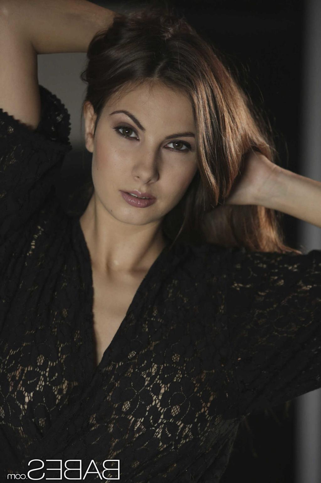 15P Gorgeous curvy brunette babe Connie Carter showing sweet ass