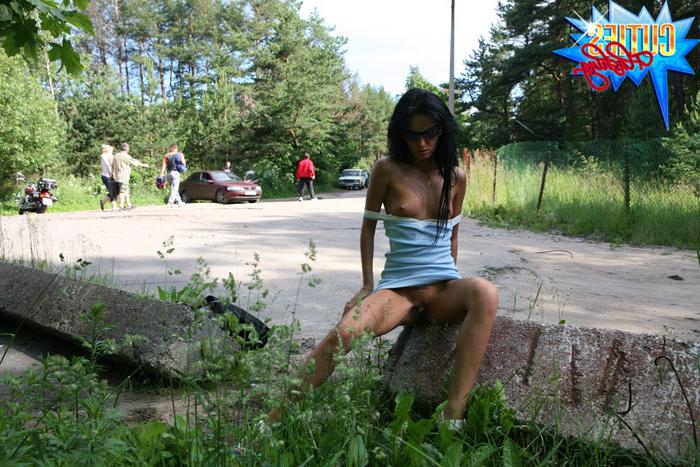 16P People watch hot brunette getting stripped in park