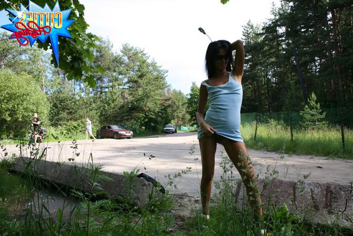 16P People watch hot brunette getting stripped in park