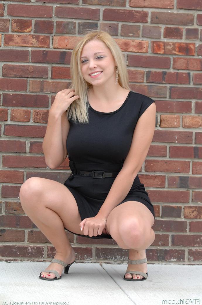 15P A buxom blonde babes round booty and pretty pussy